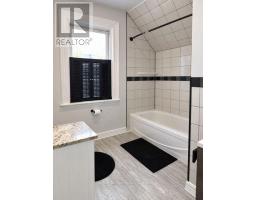 Sunroom - A - 9 Francis Street W, Kawartha Lakes, ON K0M1N0 Photo 6
