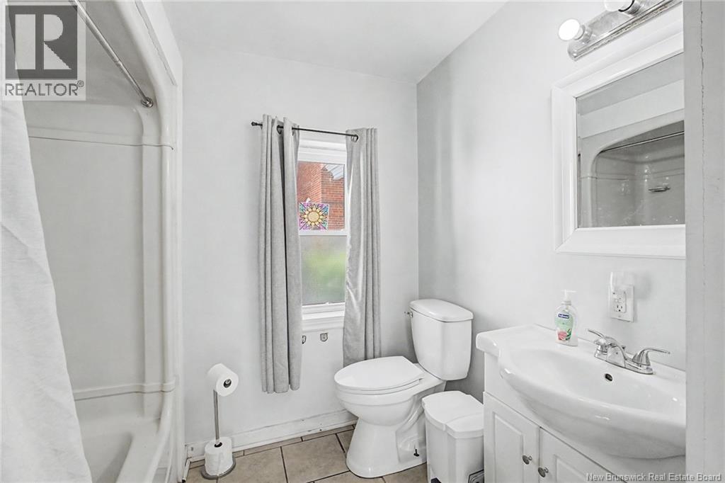 2 River Street, Fredericton, New Brunswick, E3A4L6, Fredericton, New Brunswick — photo 4 of 5