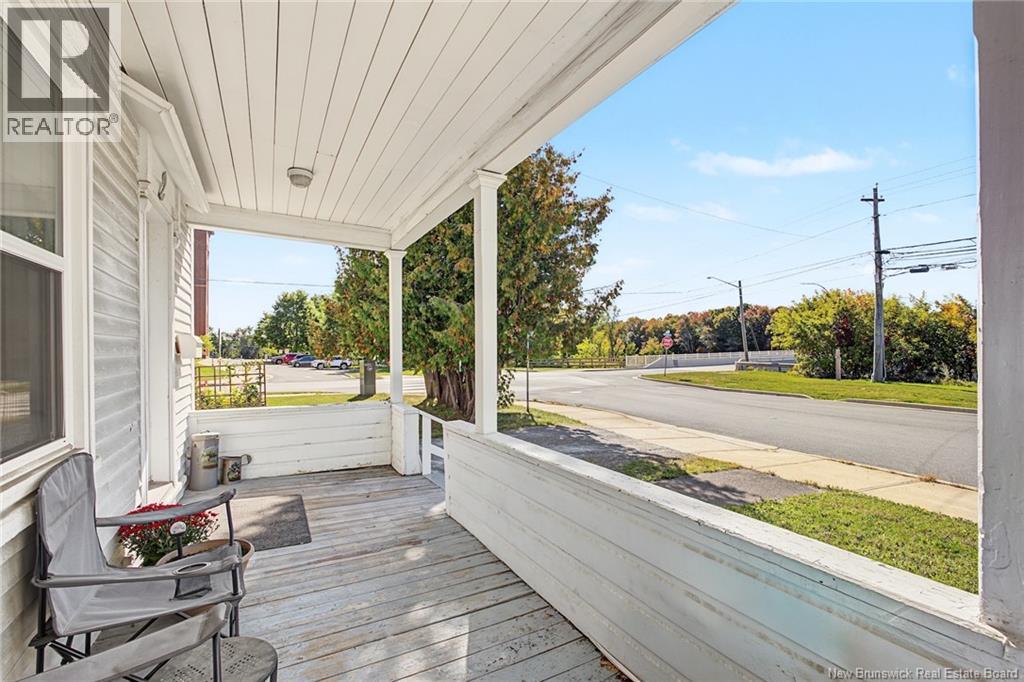 2 River Street, Fredericton, New Brunswick, E3A4L6, Fredericton, New Brunswick — photo 2 of 5