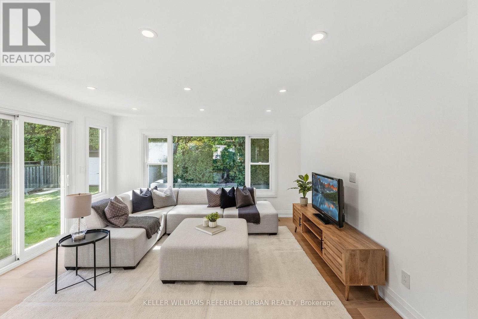 27 CHRISTINE CRESCENT - 16