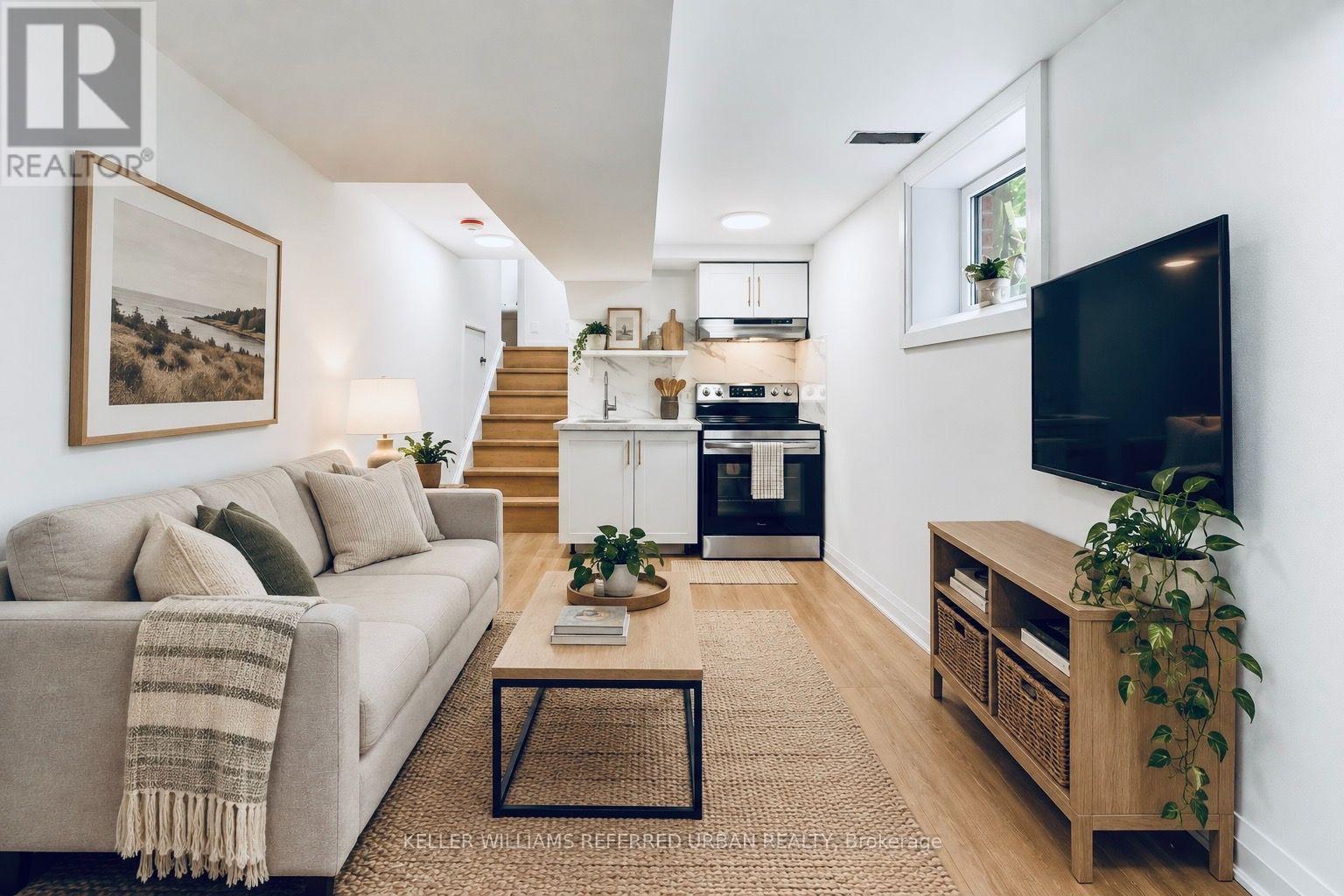 27 CHRISTINE CRESCENT - 35