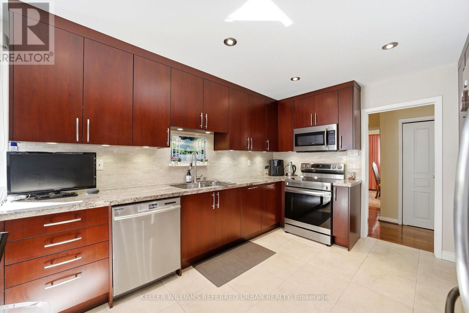 23 BANSTOCK DRIVE - 11