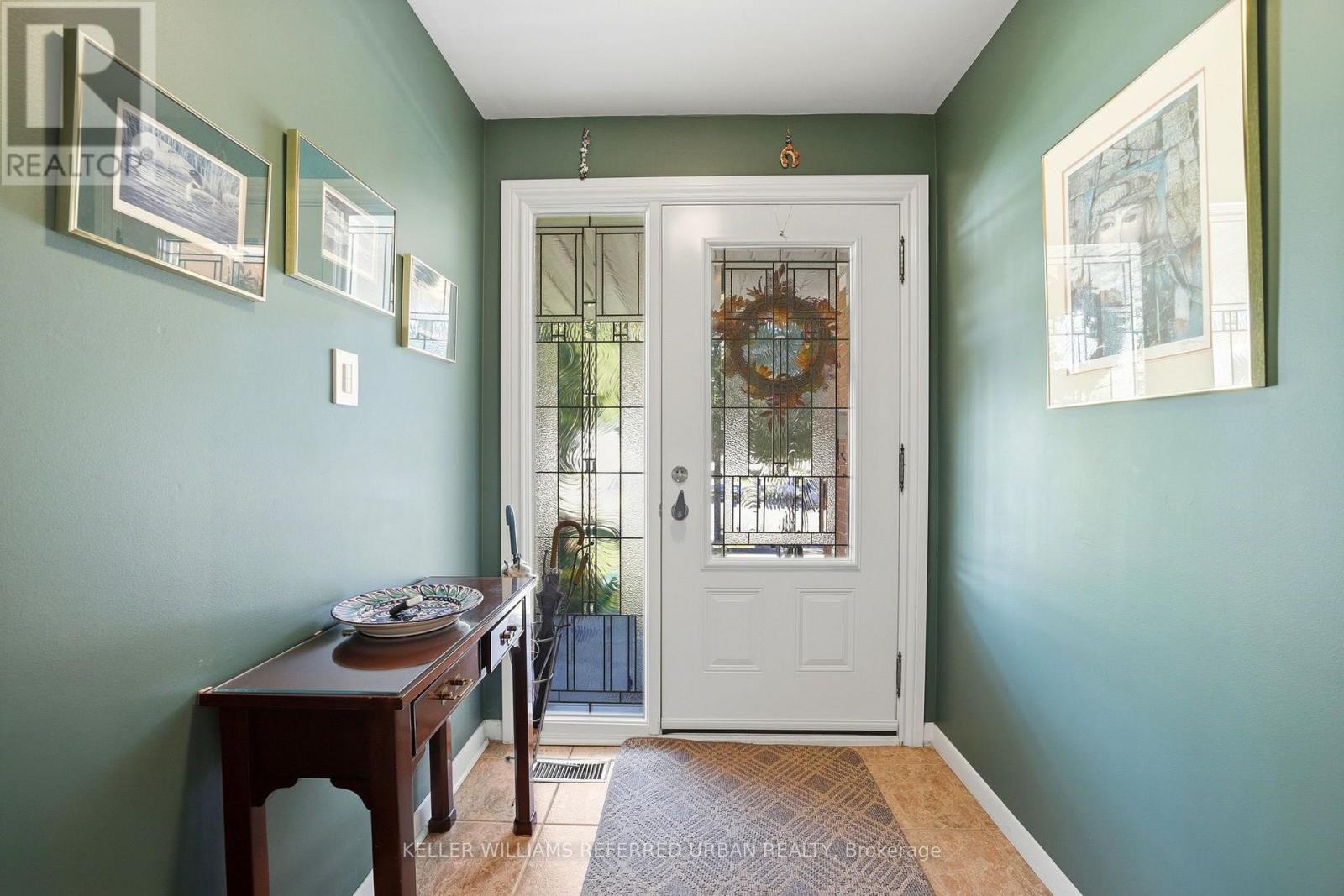 23 BANSTOCK DRIVE - 6