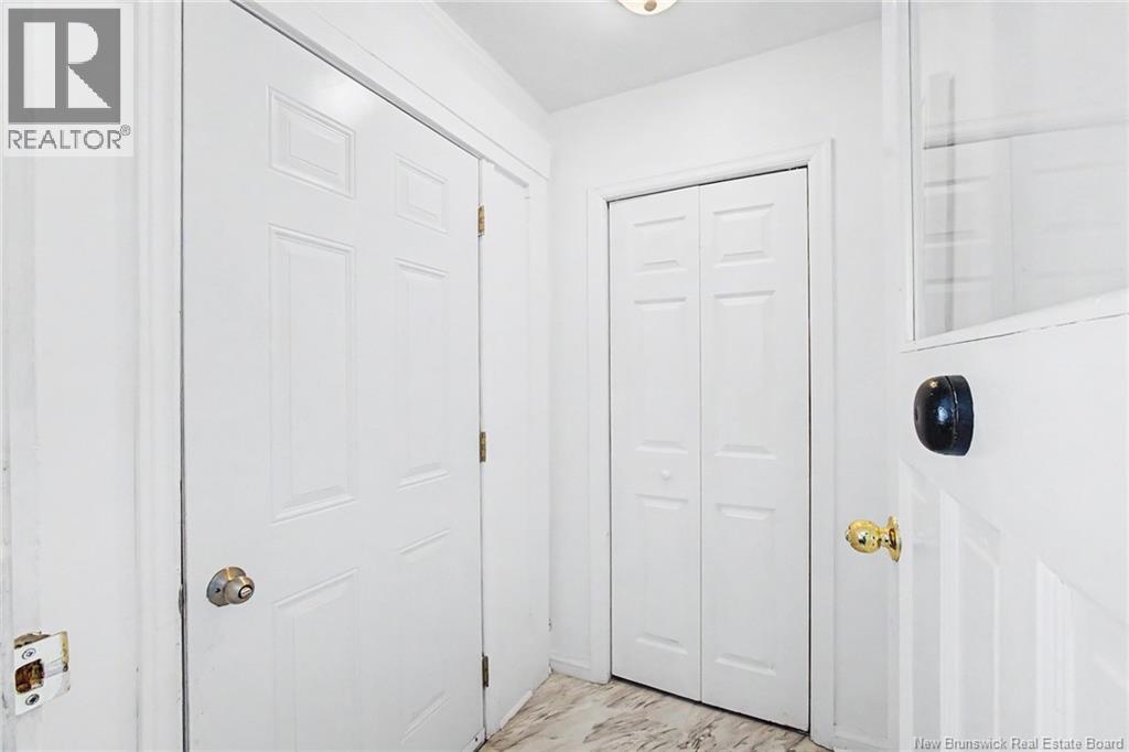 4 River Street, Fredericton, New Brunswick, E3A4L6, Fredericton, New Brunswick — photo 3 of 5