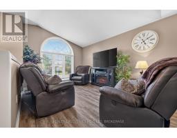 Bedroom 3 - 7802 Sabine Drive, Niagara Falls, ON L2H3E4 Photo 6