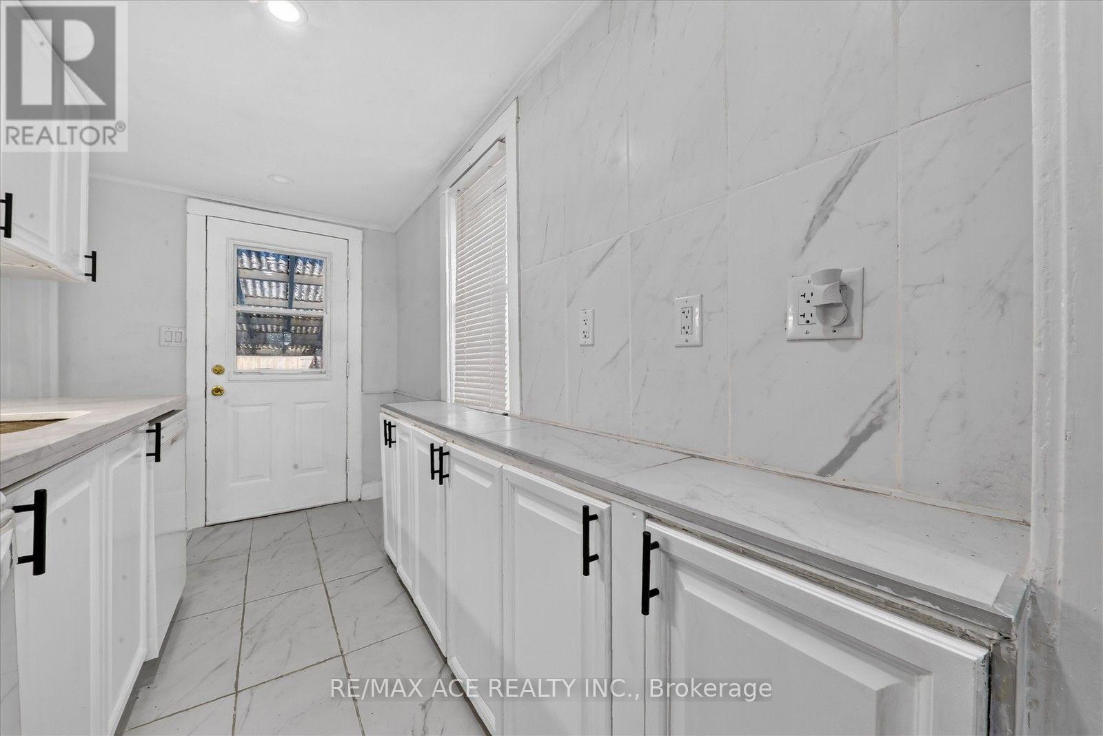 47 LAUREL AVENUE - 13