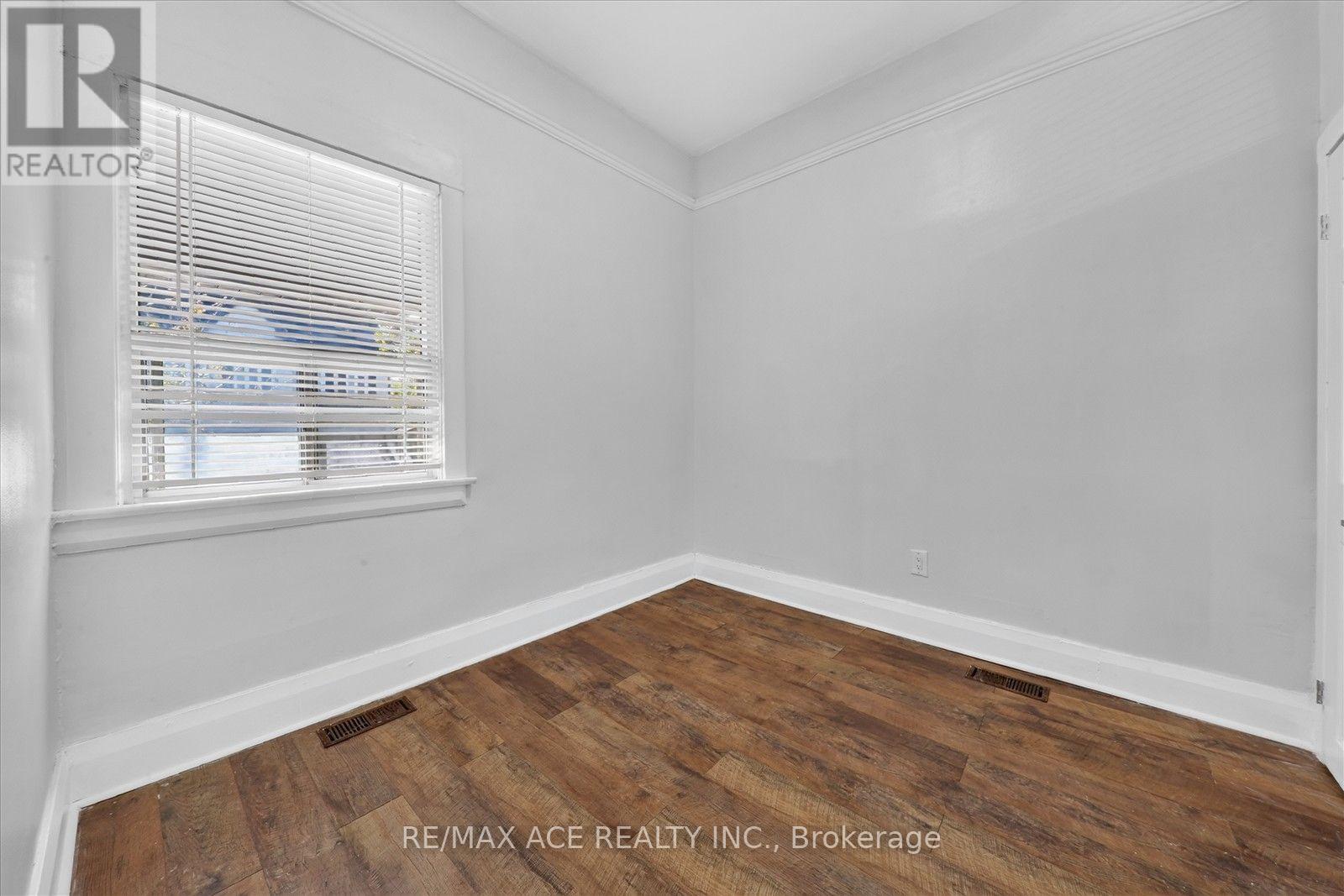 47 LAUREL AVENUE - 21