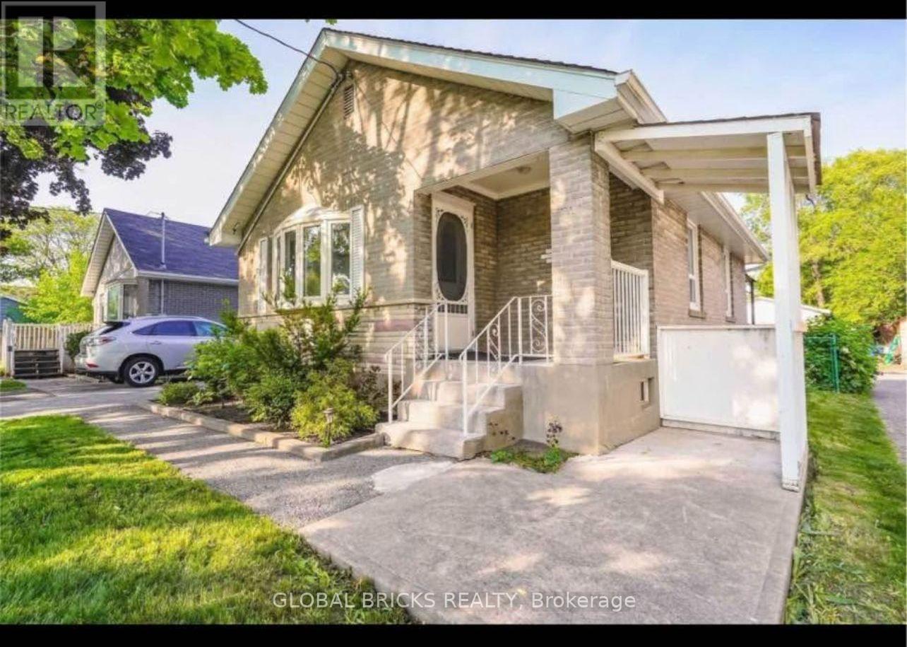 931 Byron Street North, Whitby, ON photo 1