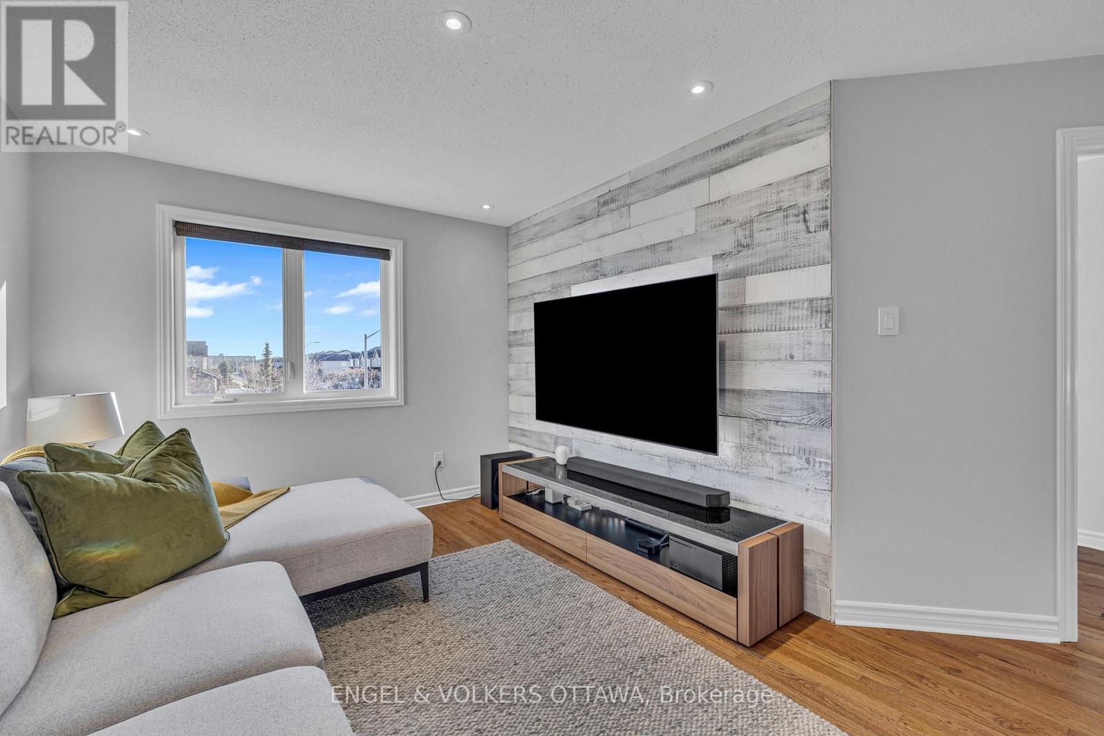 1080 NORTHGRAVES CRESCENT - Image 27
