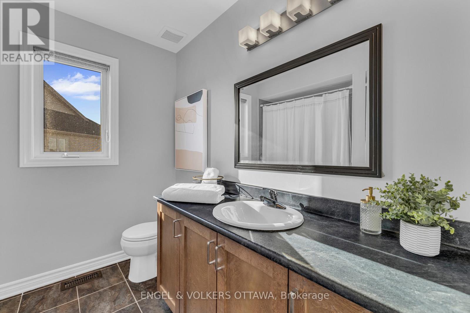 1080 NORTHGRAVES CRESCENT - Image 38