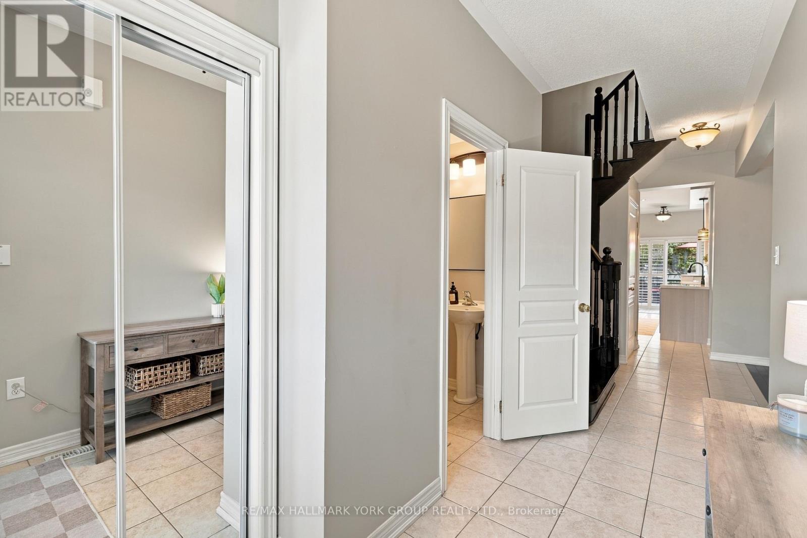 19 Caserta Street, Georgina (Keswick North), Ontario, L4P0E6, Georgina (Keswick North), Ontario — photo 3 of 5