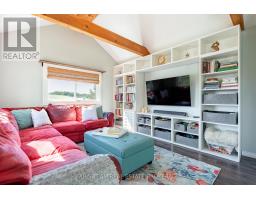 1346 Penetanguishene Road, Springwater, ON L4M4Y8 Photo 17