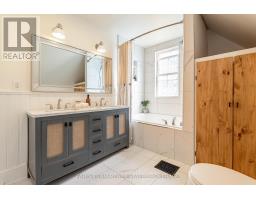 1346 Penetanguishene Road, Springwater, ON L4M4Y8 Photo 25