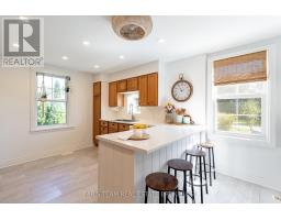 1346 Penetanguishene Road, Springwater, ON L4M4Y8 Photo 9