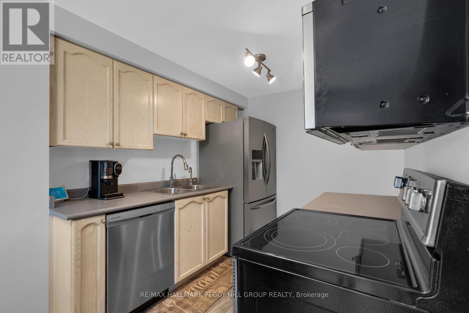 11 Caribou Court, Barrie (Holly), Ontario, L4N8N3, Barrie (Holly), Ontario — photo 4 of 5