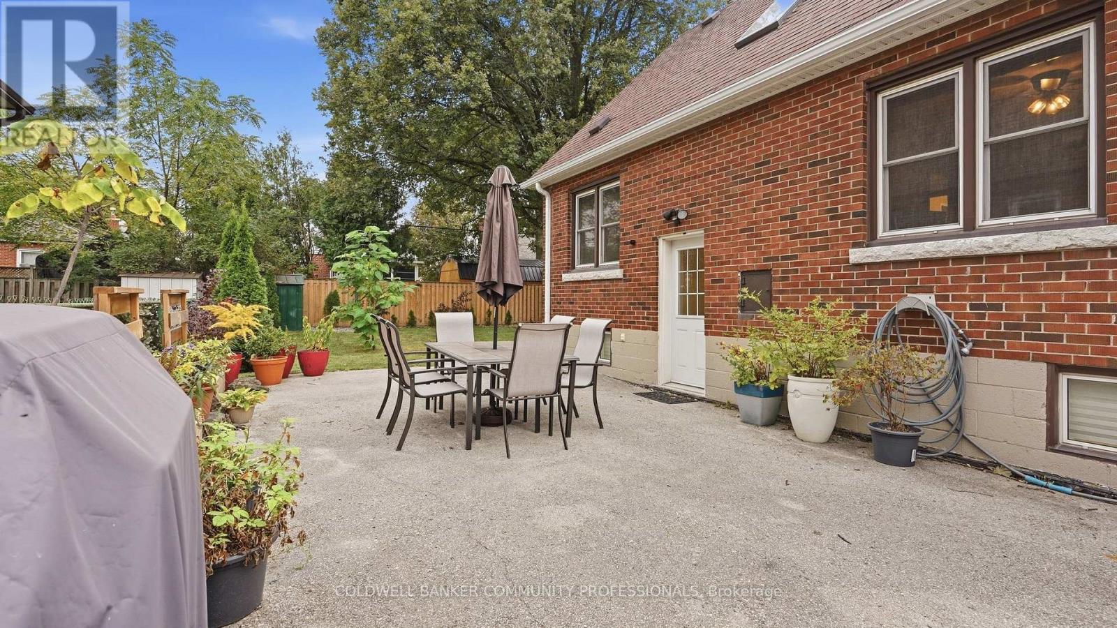 42 DELEVAN CRESCENT - 29