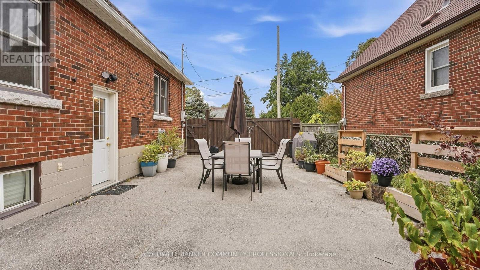 42 DELEVAN CRESCENT - 30
