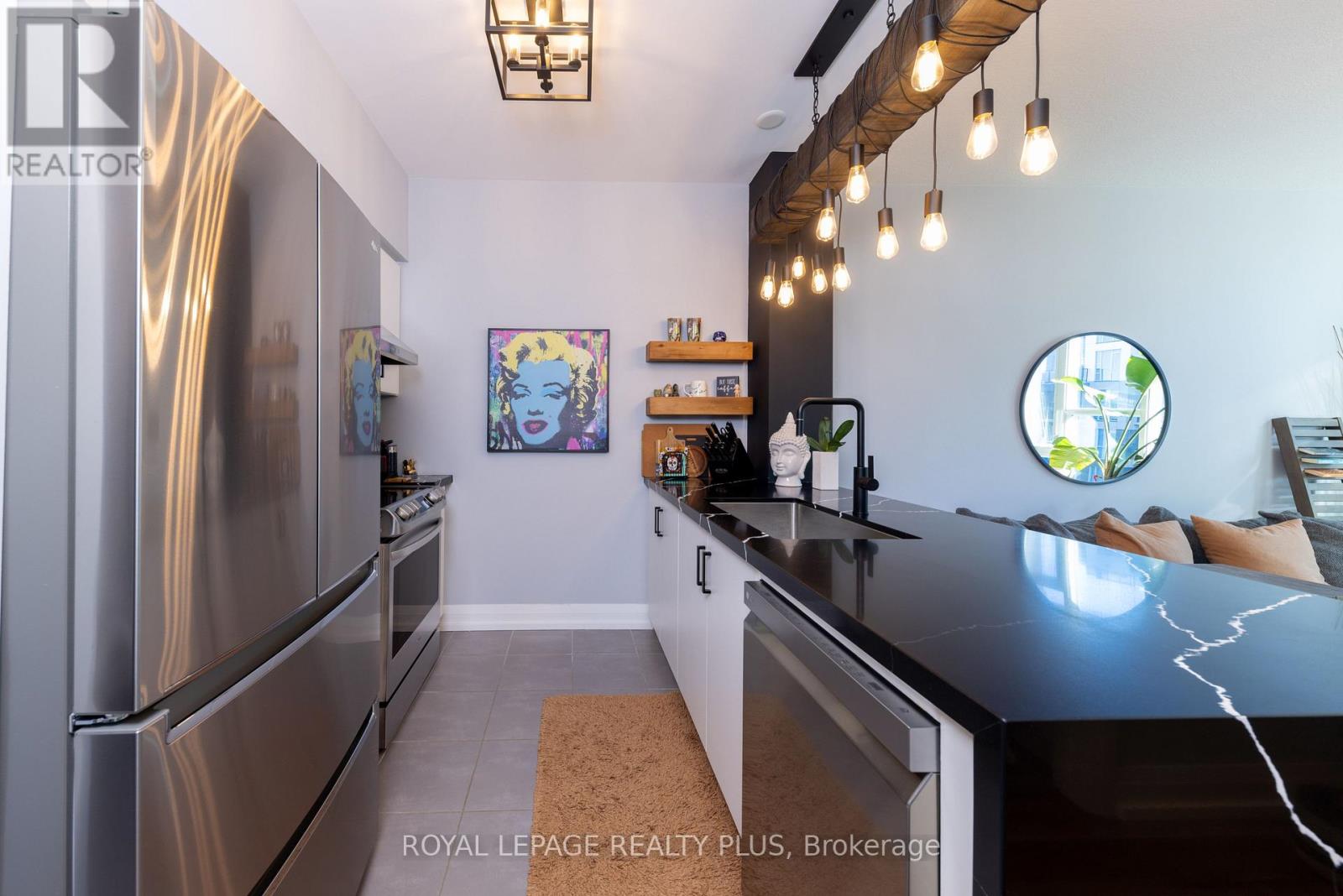 #306 16 CONCORD PLACE - 12