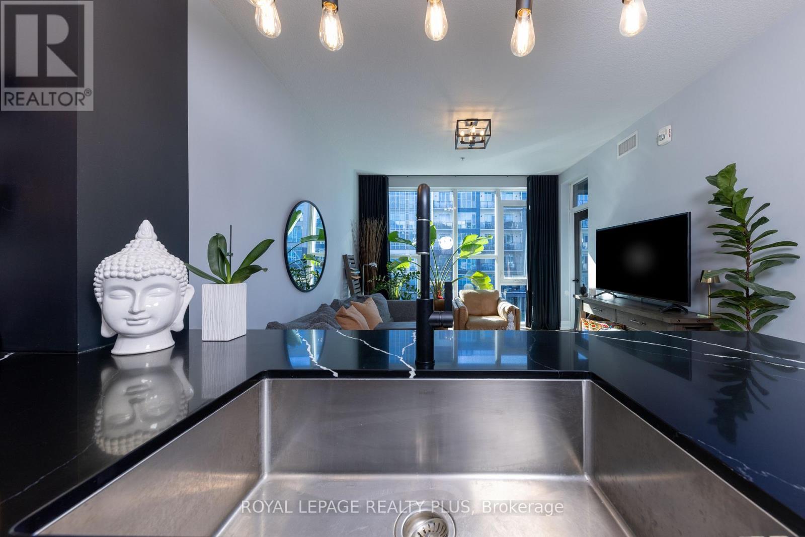#306 16 CONCORD PLACE - 15