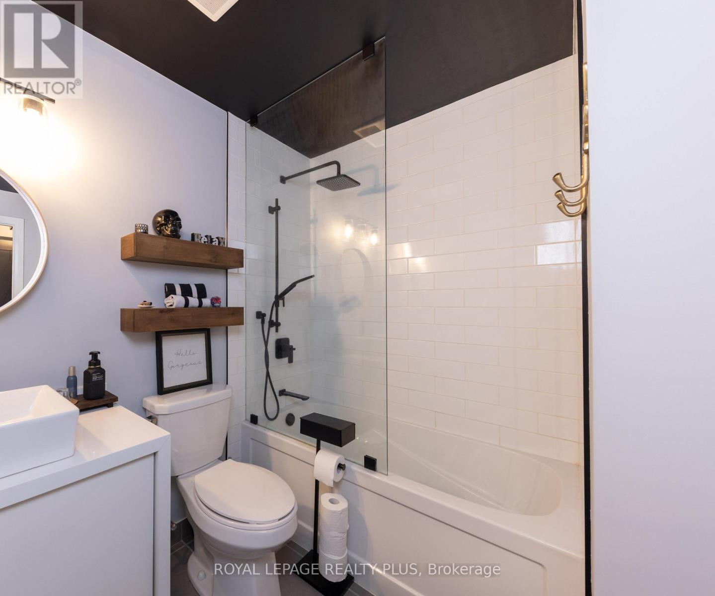 #306 16 CONCORD PLACE - 21