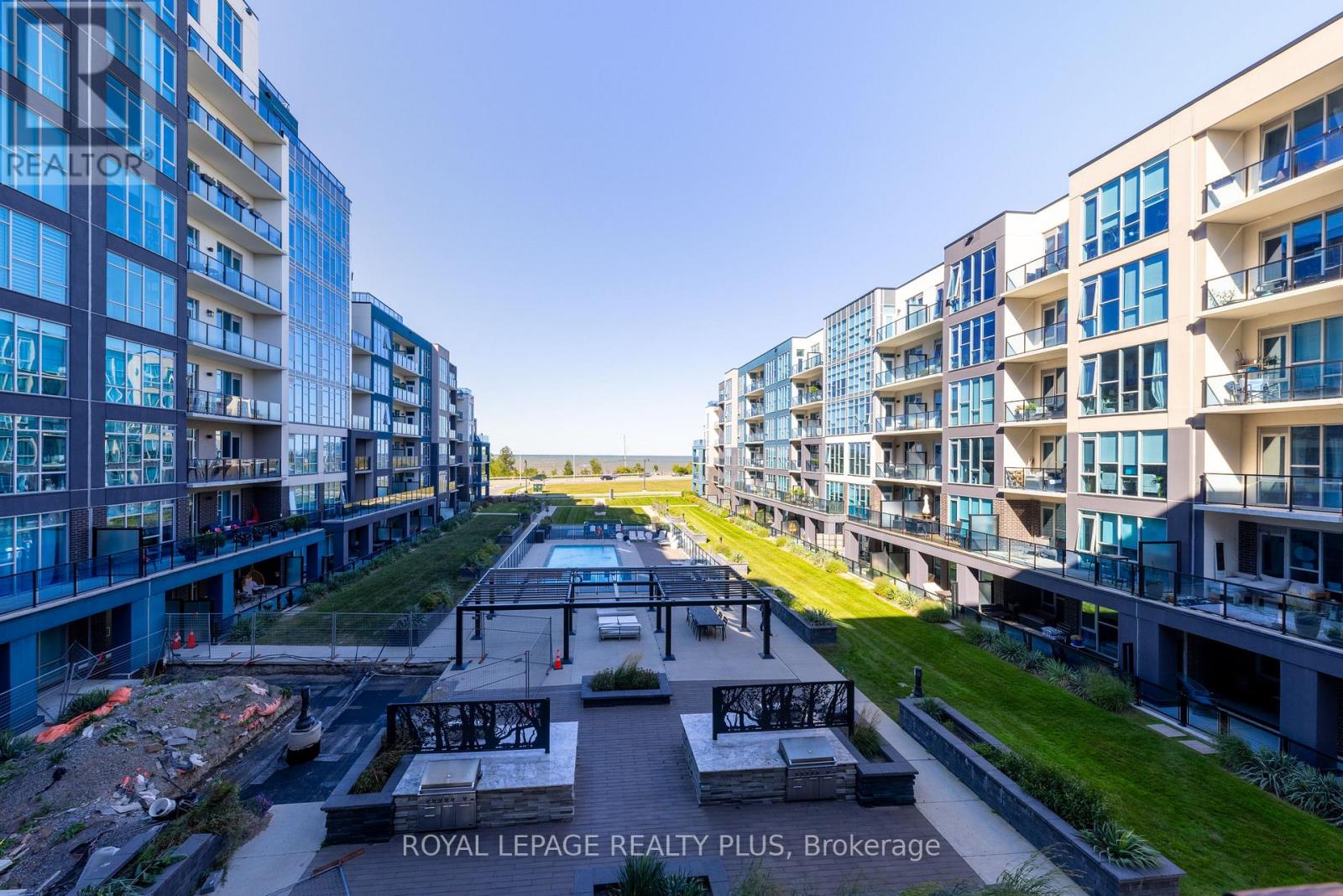 #306 16 CONCORD PLACE - 32
