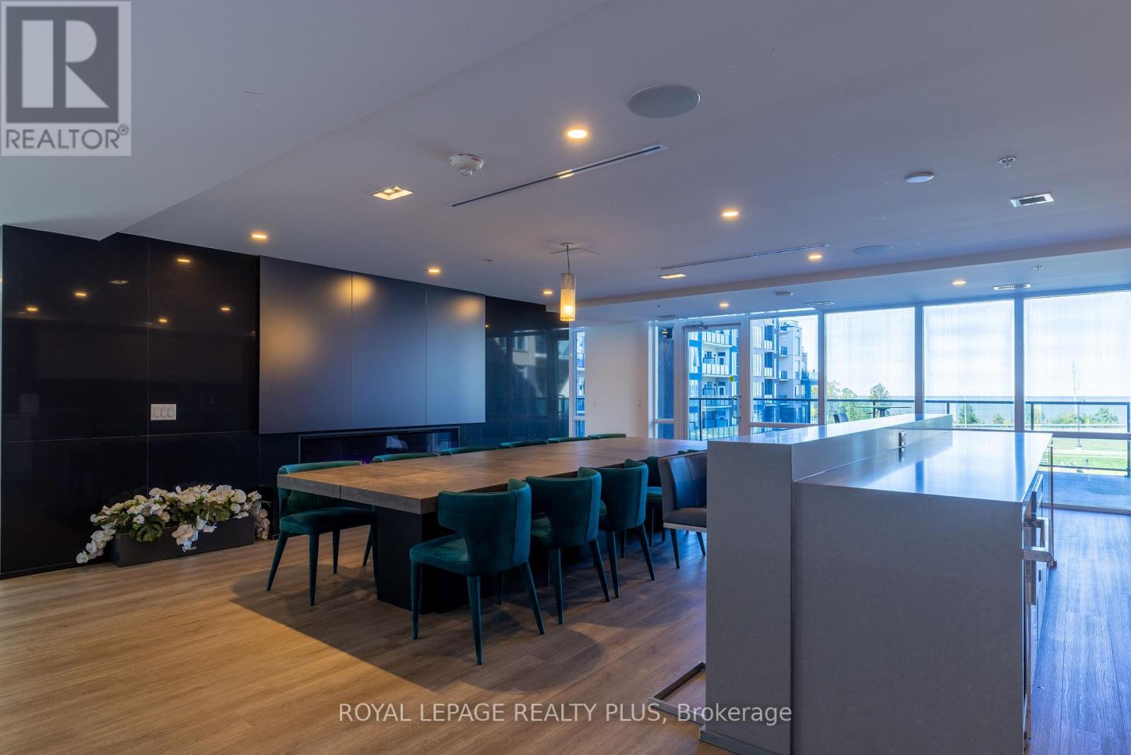 #306 16 CONCORD PLACE - 37