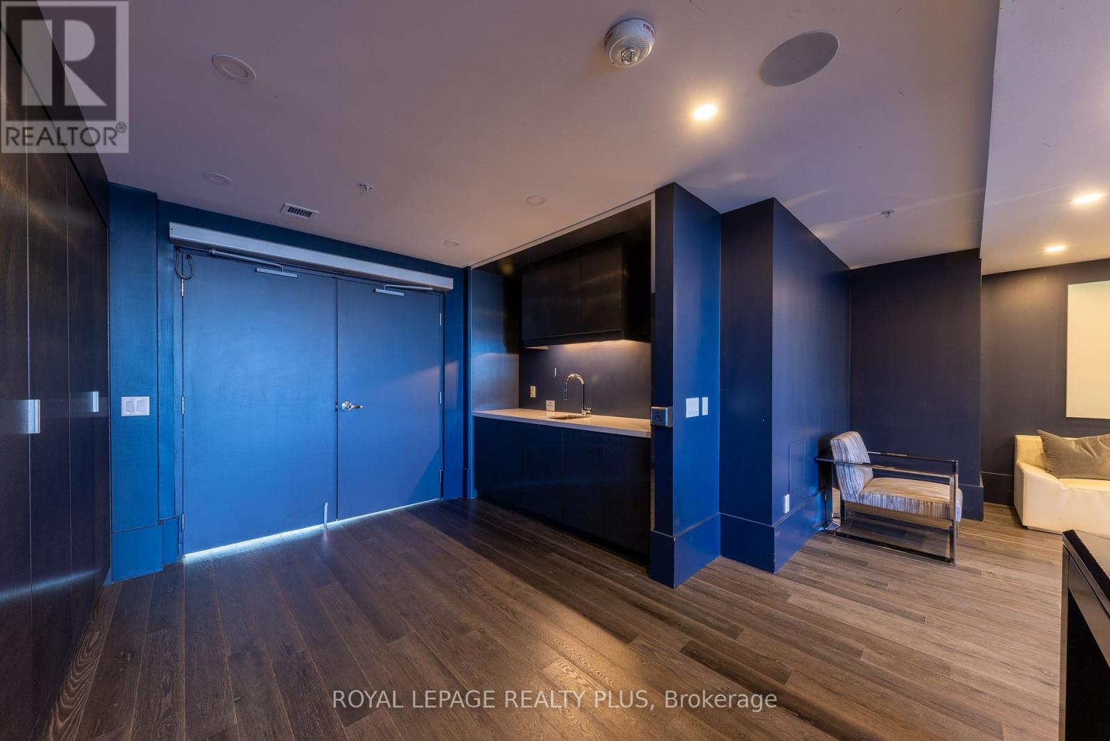 #306 16 CONCORD PLACE - 43