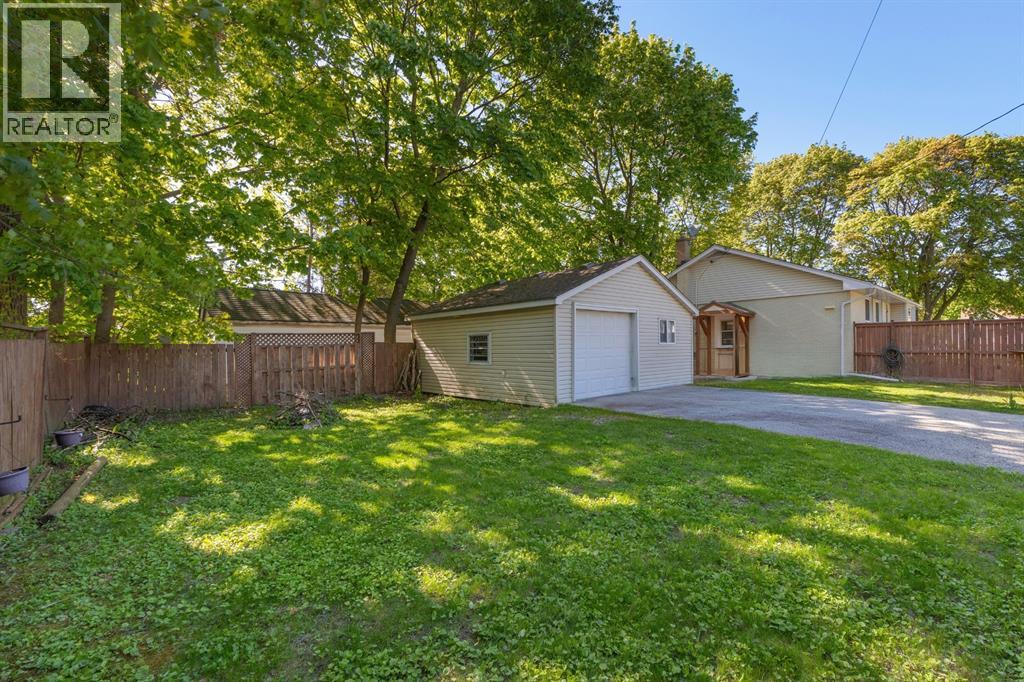 755 Talfourd Street, Sarnia, Ontario, N7T1S1, Sarnia, Ontario — photo 3 of 5