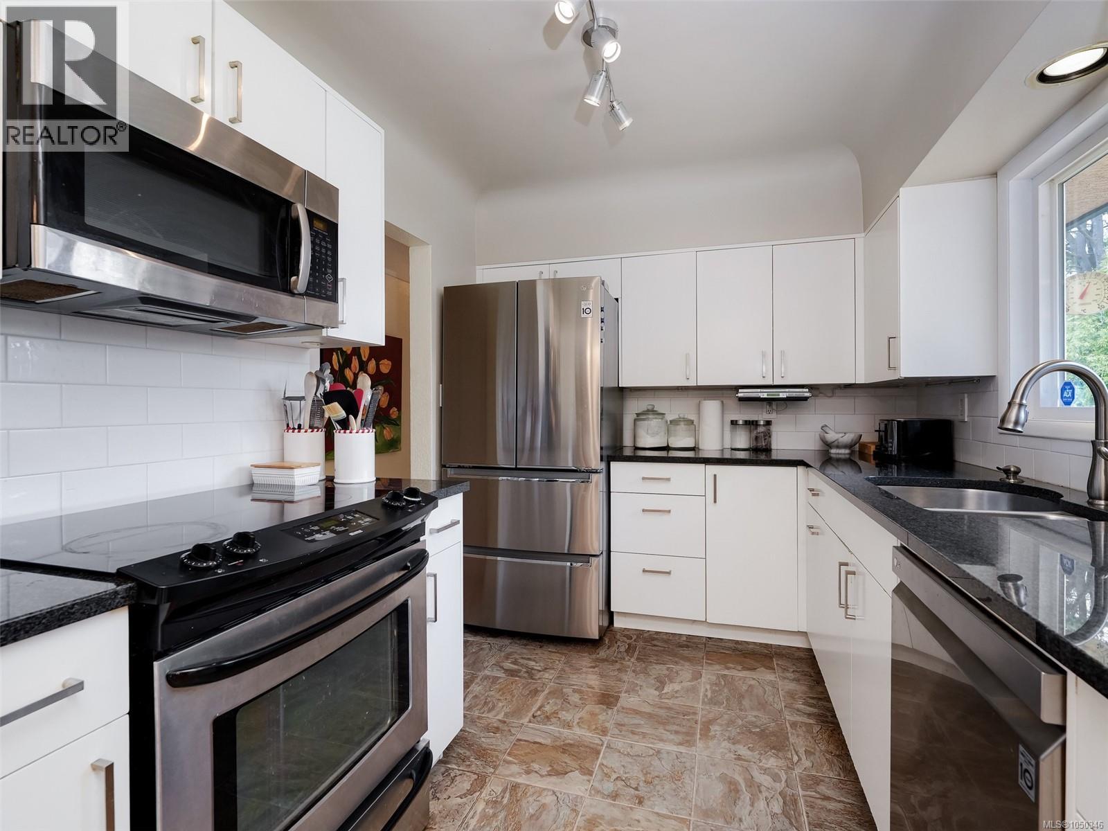530 Dumeresq St - 10