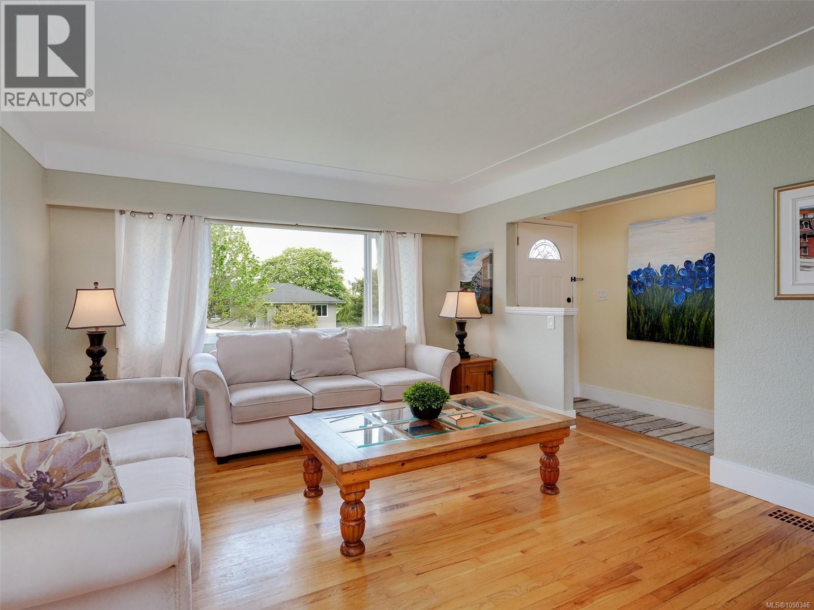 530 Dumeresq St - 3