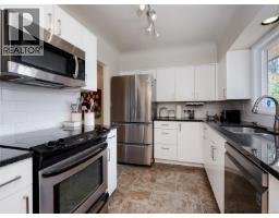 Dining room - 530 Dumeresq St, Saanich, BC V8Z1X2 Photo 10