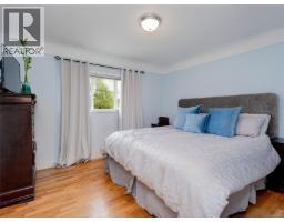 Living room - 530 Dumeresq St, Saanich, BC V8Z1X2 Photo 11