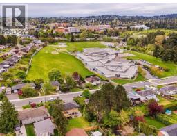 530 Dumeresq St, Saanich, BC V8Z1X2 Photo 33