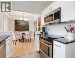 Primary Bedroom - 530 Dumeresq St, Saanich, BC V8Z1X2 Photo 8