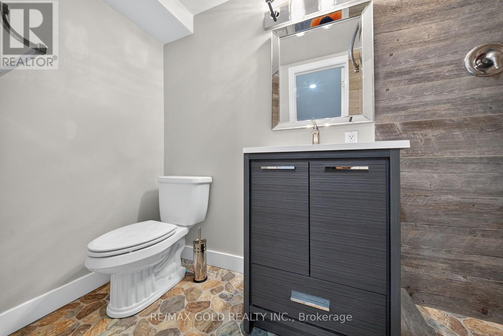 6 JENNIFER SQUARE - Image 32