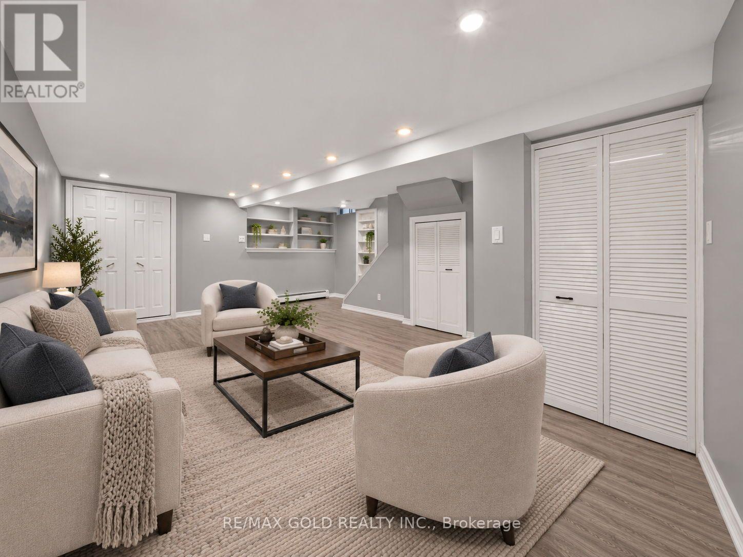 6 JENNIFER SQUARE - Image 30