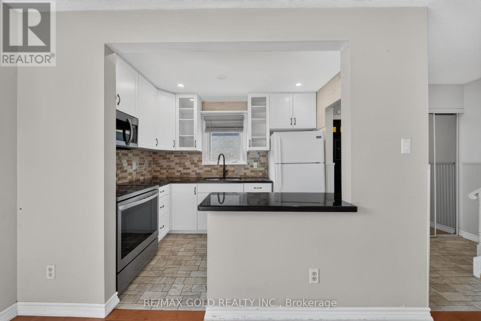 Photo of 6 JENNIFER SQUARE