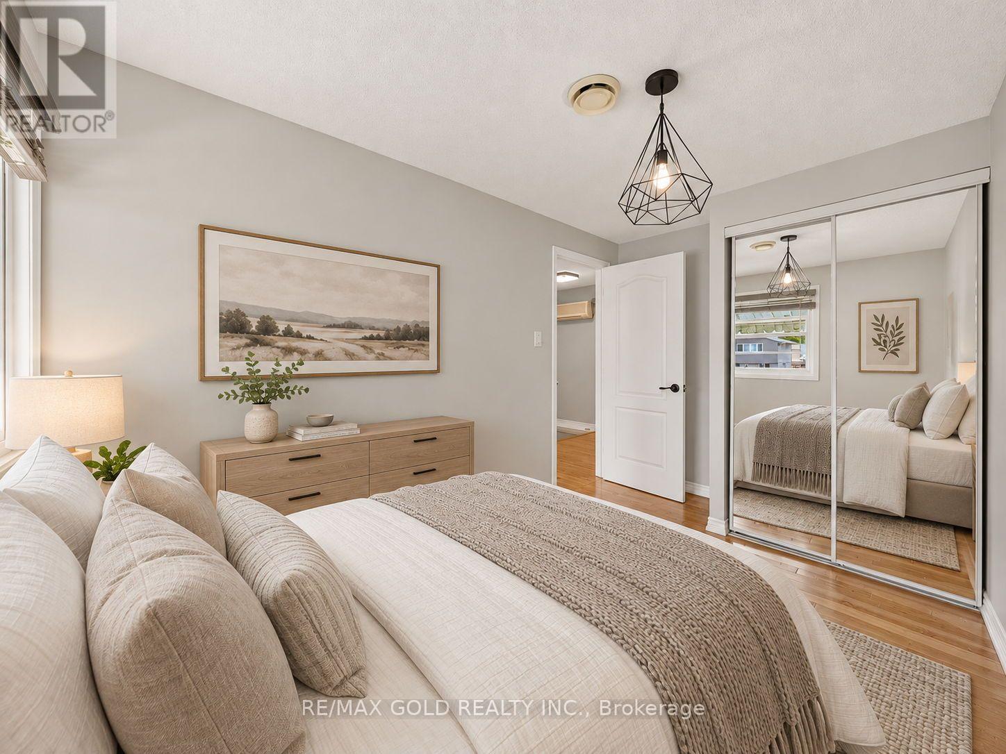 6 JENNIFER SQUARE - Image 28