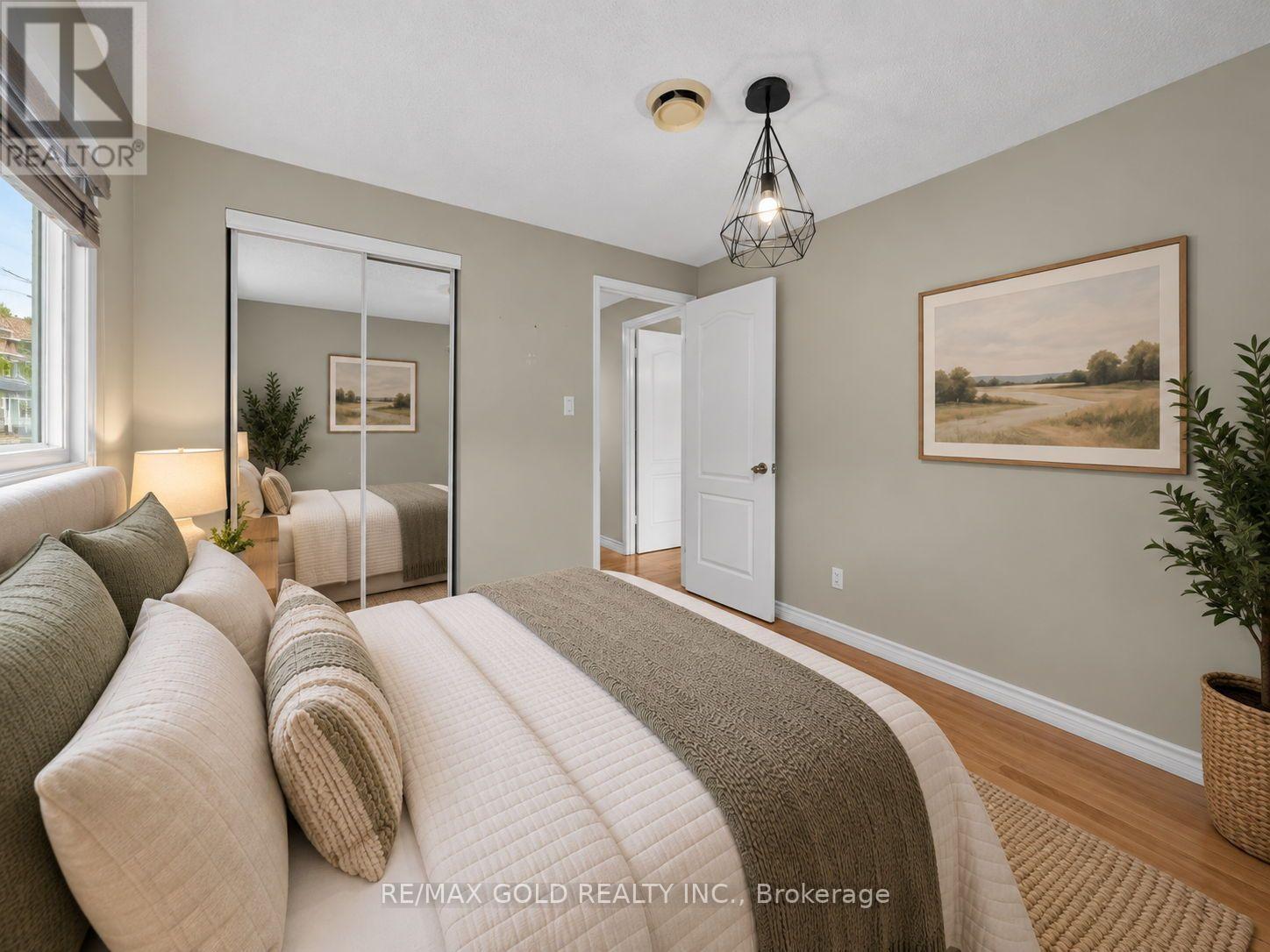 6 JENNIFER SQUARE - Image 26