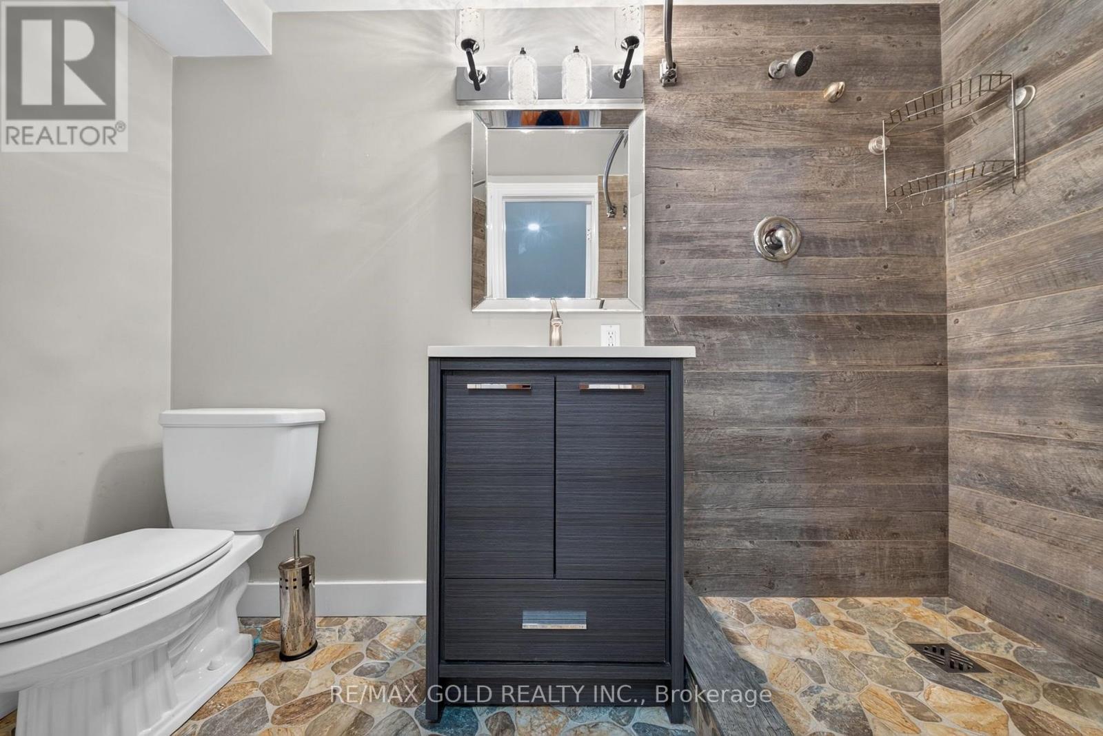 6 JENNIFER SQUARE - Image 31
