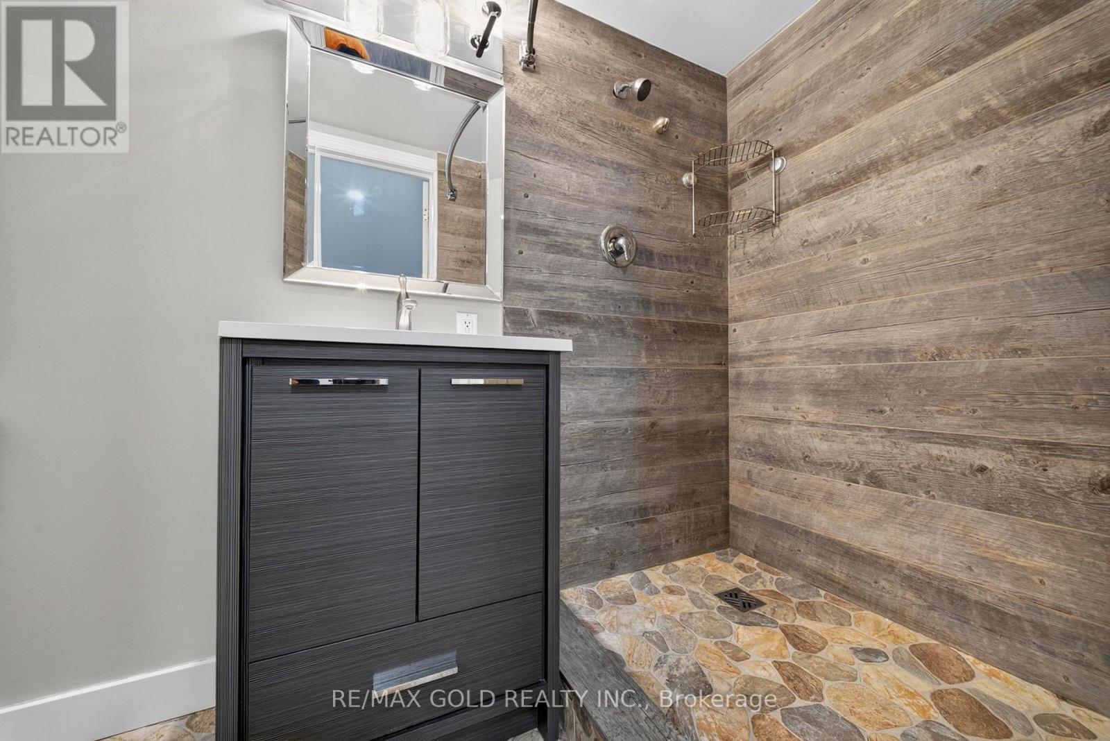 6 JENNIFER SQUARE - Image 33