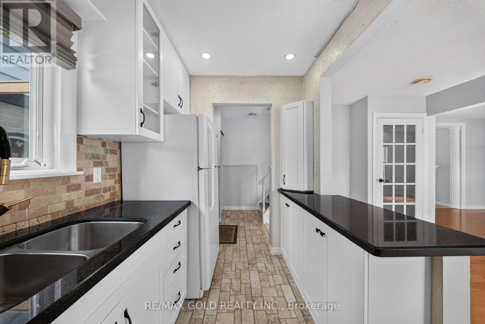 Photo of 6 JENNIFER SQUARE