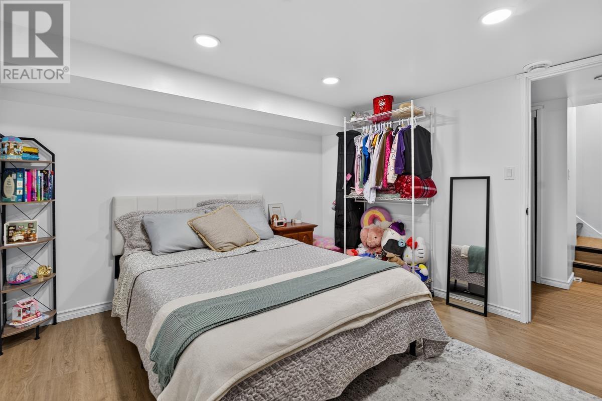 134 Bishops CT - 34