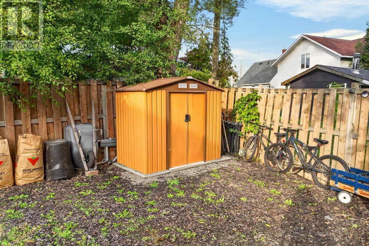 134 Bishops CT - 6