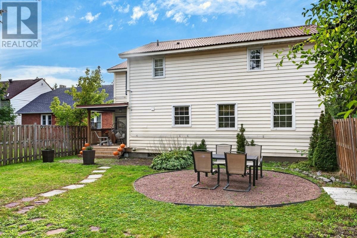 134 Bishops CT - 7