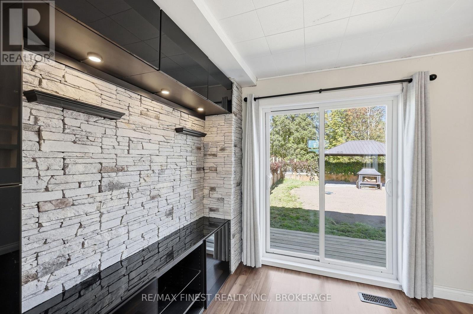 571 CENTREVILLE ROAD - 16
