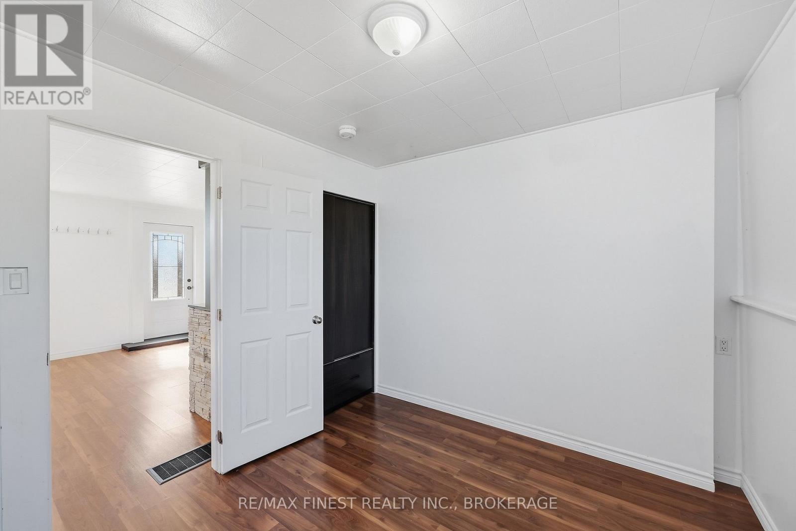 571 CENTREVILLE ROAD - 18