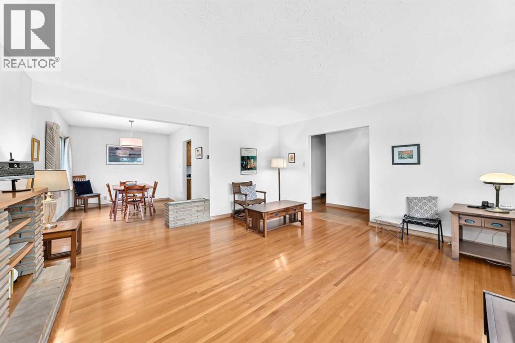 14 Carnarvon Way NW - photo 6