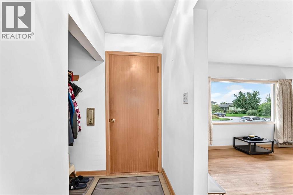 14 Carnarvon Way NW - photo 3