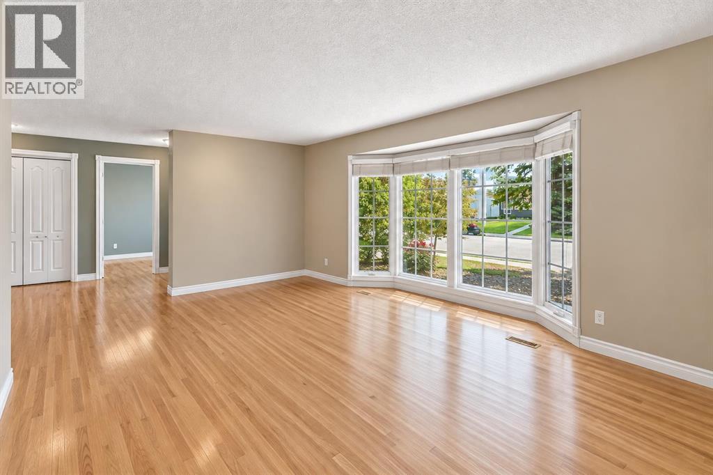 856 Lake Twintree Crescent SE photo 6